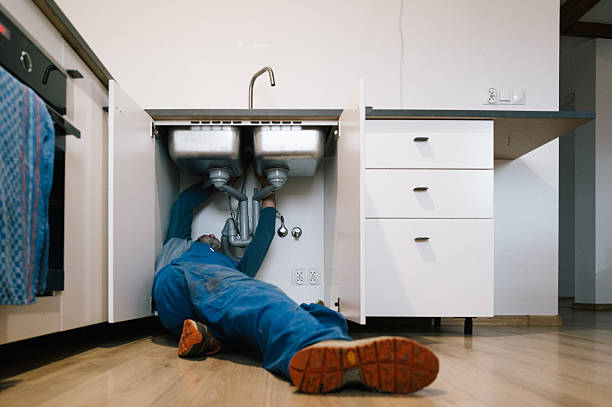 Professional Plumbing technician working in Washington, IA